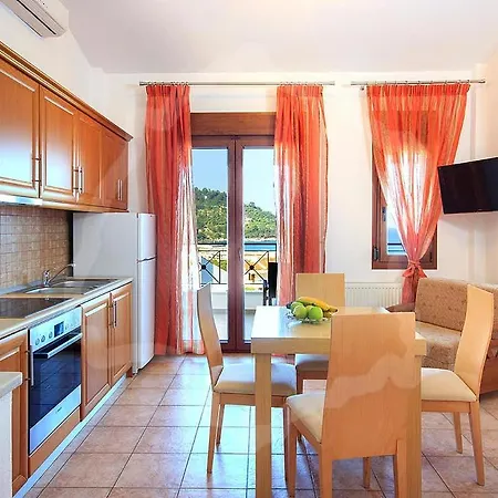 Loretta Maisonettes And Apartment *