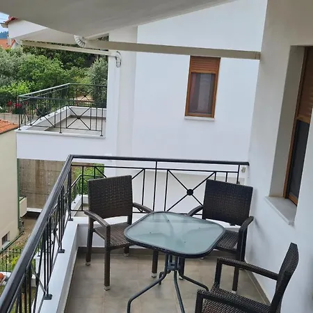 Loretta Maisonettes And Διαμέρισμα *