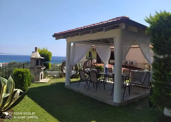 Loretta Maisonettes And Χρυσή Αμμουδιά