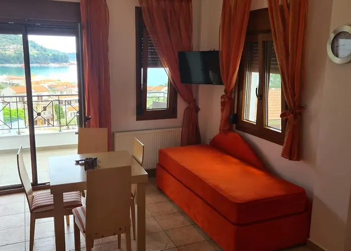 Loretta Maisonettes And * Χρυσή Αμμουδιά